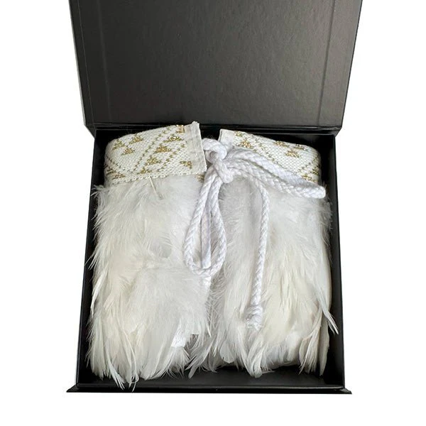 Beautiful Māori White Wedding Korowai Cape - Image 5