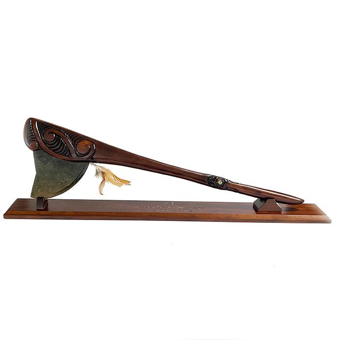 Large Maori Tewhatewha on Stand with Greenstone Blade - Image 4