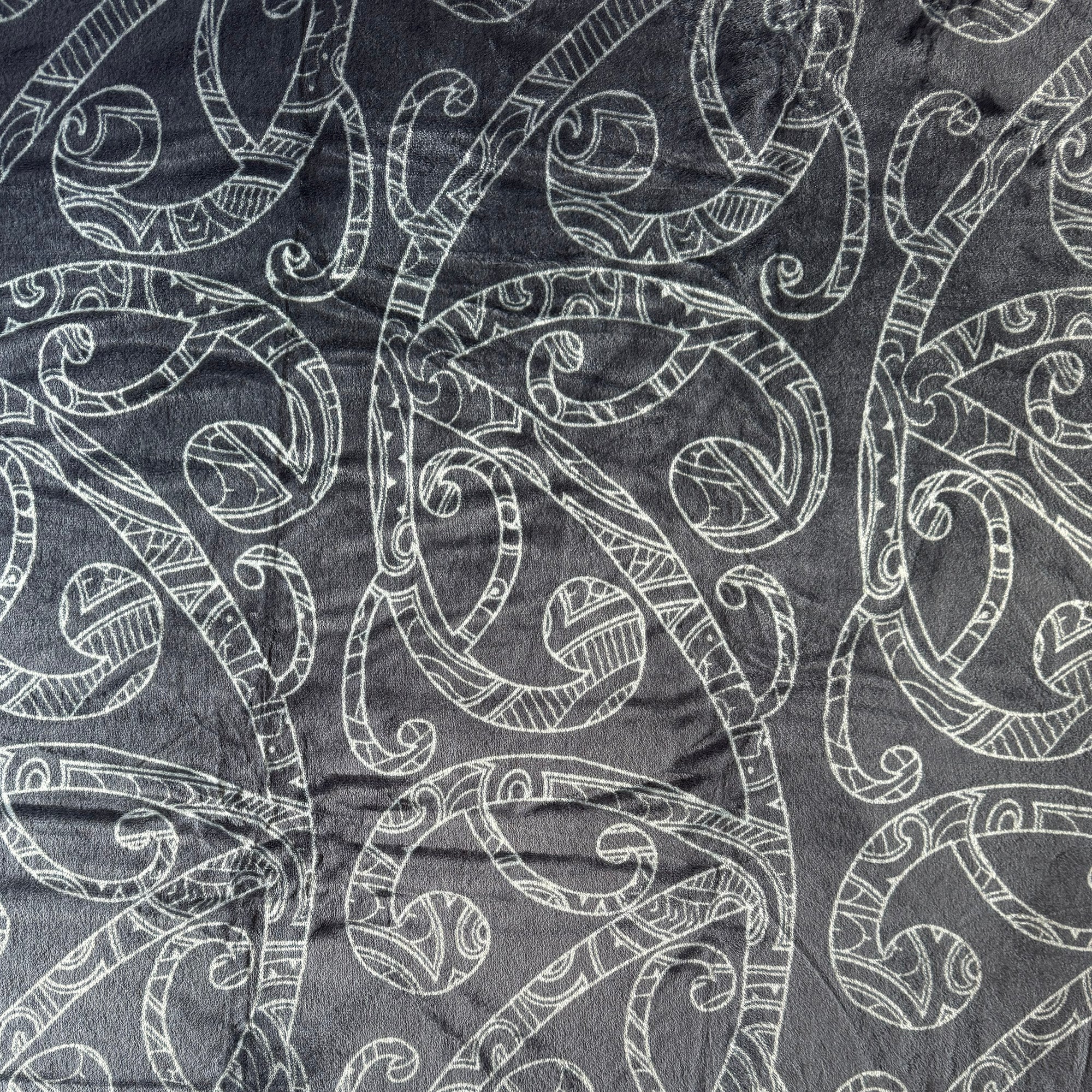 Māori Kowhaiwhai Rafter Pattern Soft and Thick Fleece Blanket - Image 2