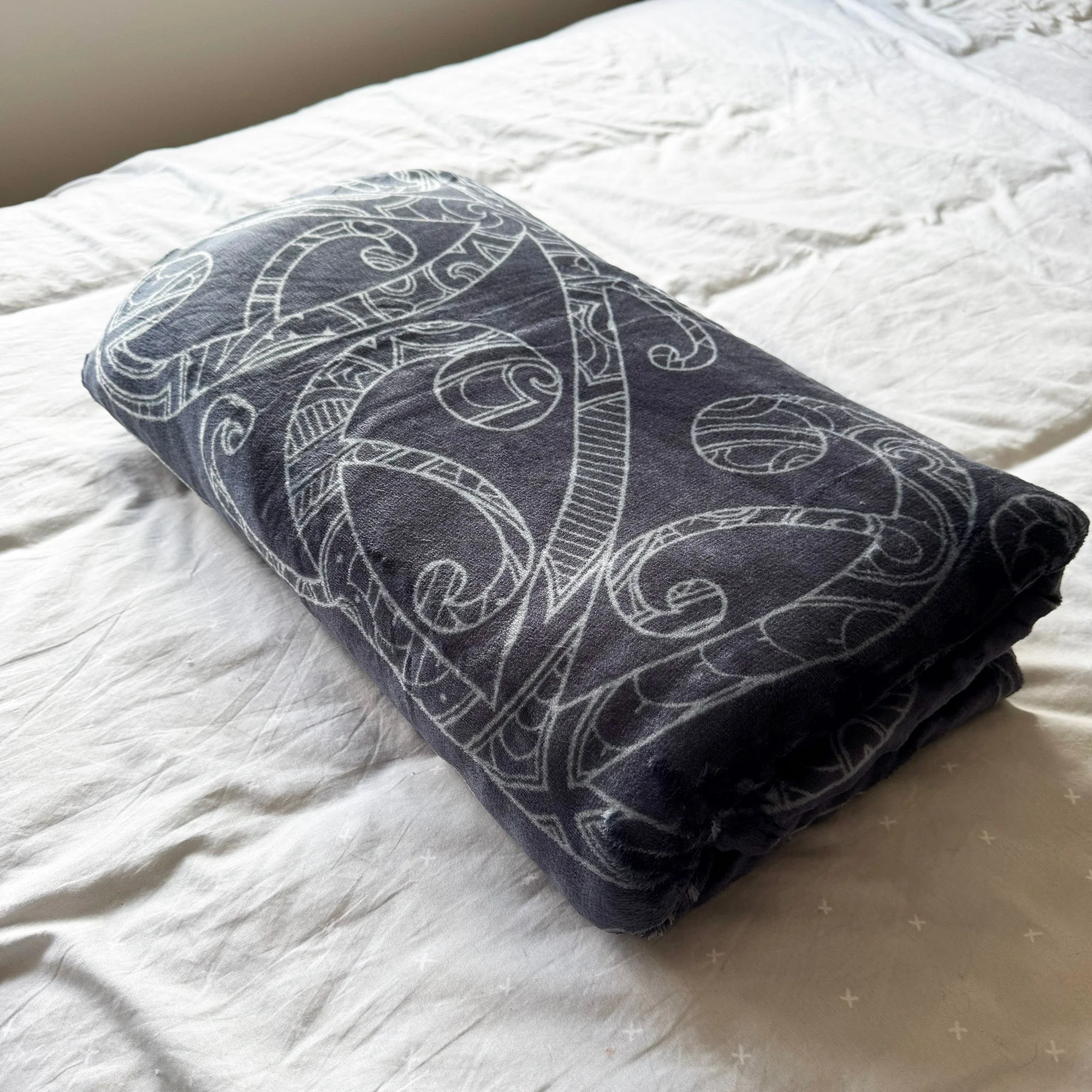 Māori Kowhaiwhai Rafter Pattern Soft and Thick Fleece Blanket - Image 5