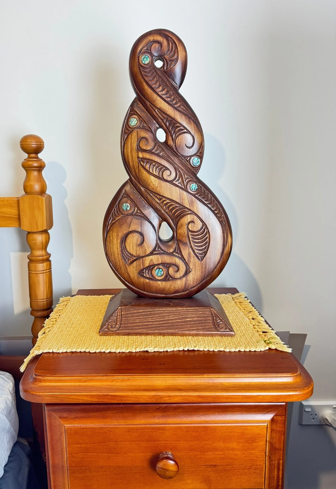 Massive 59cm Carved Maori Pikorua Twist Trophy - Symbol of Love or Friendship - Image 2